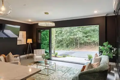 Image de Luxury 4br · Speakeasy · Theatre · Office · Duke