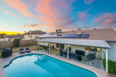 Image de Private Pool Paradise ~ 3br Glendale Gem!