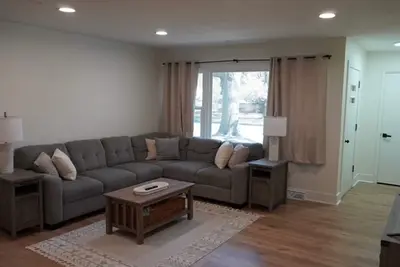 Image de Game Room  + Comfortable Beds | Long Stay Retreat