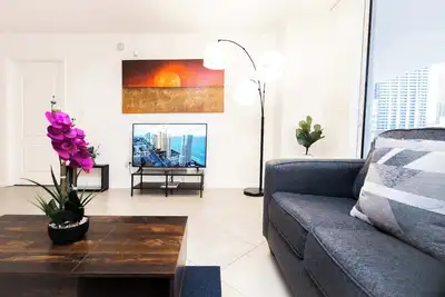 Image de Stylish Brickell 1br • Free Parking • Sleeps 6