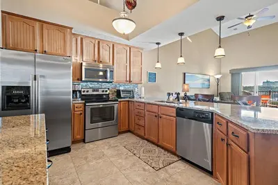Image de Lakeview 3br/3ba Condo • Top Floor • Free Tickets