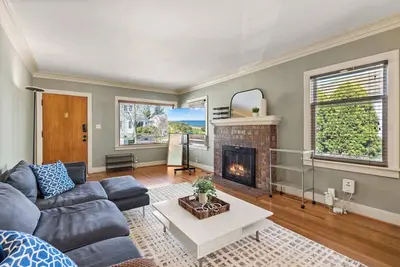 Image de Green Lake Home | World Cup ’26 Stay + Parking