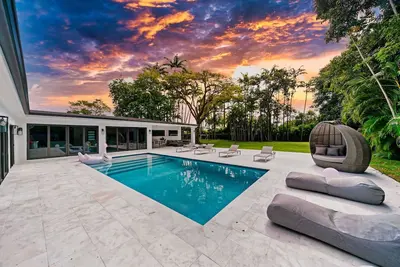 Image de Two Neighboring Villas in The Heart of Miami