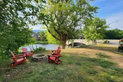 Image de Spring Thaw Duo: Huge 2-Unit Near Whiteface