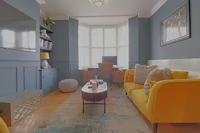 Central Brighton Apartment