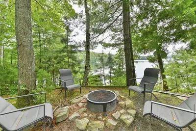 Whispering Pines, Bon Echo Provincial Park Cottage