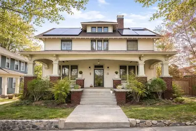 Image de 2-bedroom garden apartment in downtown Durham, across from Duke’s East campus