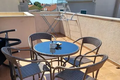 Image de Appartement de deux chambres avec la terrasse et la vue sur le mer Supetar, Brac (A-24499-b)