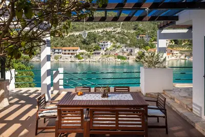 Image de Maison de style Robinson Crusoé avec le parking Baie Prapatna, Hvar (K-25374)