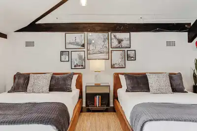 Image de 2 Duplex Combo| 10br | Near Dt Savannah Nightlife