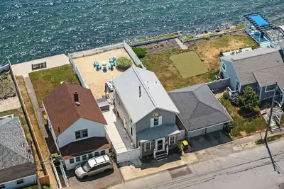 Image de Your Summer Oasis. Oceanfront Views & Fire Pit