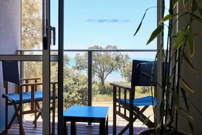 Image de Water’s Edge: 4br all-ensuite. Sweeping estuary views for families and groups.