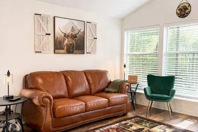 Image de Black Creek Hideaway - Relax & Recharge in a Woodland Cottage