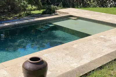 Image de Chambre d’hôtes « Nîmes » avec piscine partagée, terrasse partagée et Wi-Fi