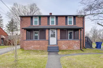 Image de 4 Mi to Waterfront: 2-Unit Combo in Kingston!