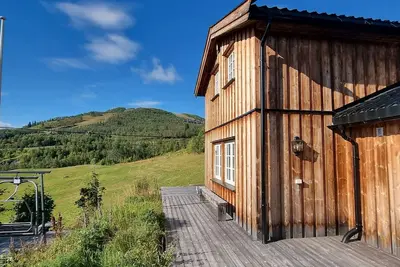 Spacious cabin with Sunny Location!