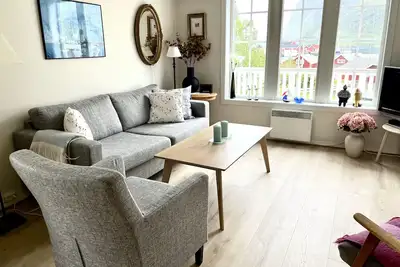 Image de Koselig nyrestaurert hus med flott utsikt!