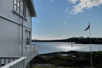 Image de Nordlandshus ved havet på Reine, Lofoten