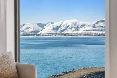 Image de Premium Waterfront Apartment–Sea & Mountain View