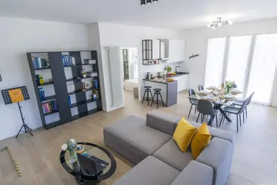 Image de Rossini Home near Theater by Yohome