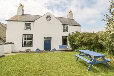 Image de Ty Fferm Bodlasan, Llanfachraeth