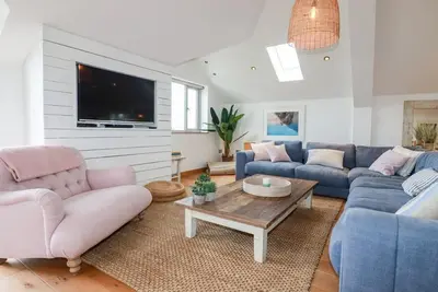 Sea View House, is in Crantock