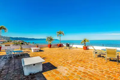 Image de Downtown Malecon beach front, Ac, walk to restaurant/bars, rooftop 360 views