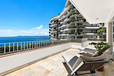 Image de Upscale coastal suite with private terrace, ocean views, pool & hot tub