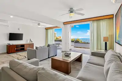 Image de Spacious oceanview suite with heated pool, hot tub & terraces for lounging