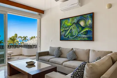 Image de Stylish suite with WiFi, hot tub, gym access, heated pool & terraces