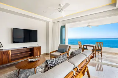 Image de Oceanfront condo with huge balcony, sweeping ocean view & amazing pool