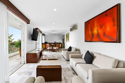 Image de Spacious suite with wraparound terrace, rooftop infinity pool & resort amenities