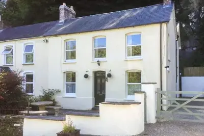 Charming Teifi House Retreat