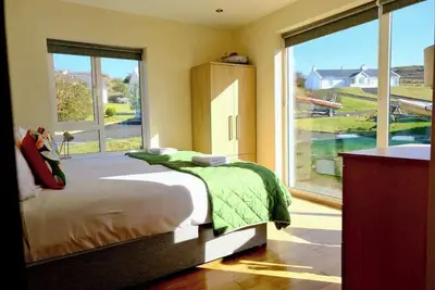 Image de Bungalow with Sea & Mountain Views I Huge Decking