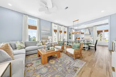 Image de Coastal Cottage Steps from Premier Amenities & Beach @ Cinnamon Shore South