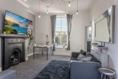 Image de Bright 2 Bedroom High Street Apartment In Heart Of Town