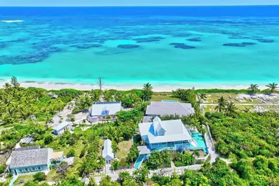 Image de New Rental - Located at Edge of Settlement w/ Private Dock and Pool