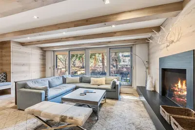 Image de Cozy Mountain Getaway by InvitedHome | Pool, Hot Tub, Village Center