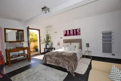Image de Appartement « Style Paris » avec piscine commune, Wi-Fi et climatisation