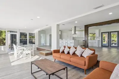 Image de 4br Lakefront Home w/ Dock & Private Views