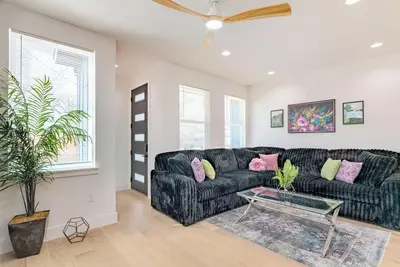 Image de Luxury Group Retreat 6br  Sleeps 16+ East Austin