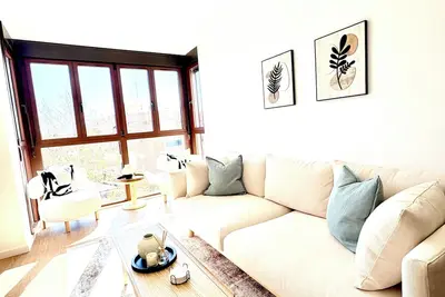 Image de Brand New Modern Retreat at Malvarrosa Beach