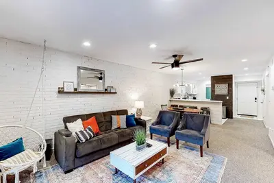 Image de Stylish 2br Condo - Boho Haven - Golf & Pools