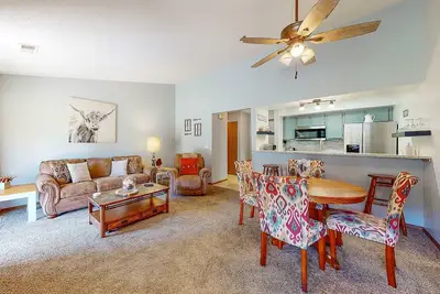 Image de Golf Views - 2br Condo - Creek Views at Turnberry