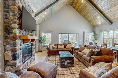 Image de Pool & Arcade - Spacious 4br Lodge - Near Branson
