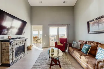 Image de Lake View 3br Condo - Pool & Entertainment Ready
