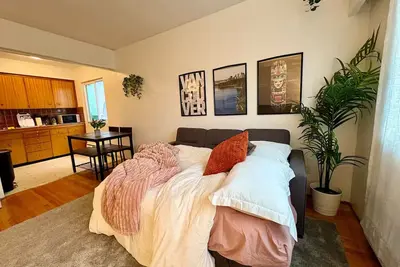 Image de Kitsilano Beach Retreat | 10 Min Walk to Sand