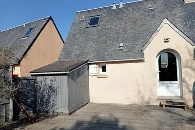 Image de l'abri des dunes dans la côtes des Isles, accès à la plage à pied