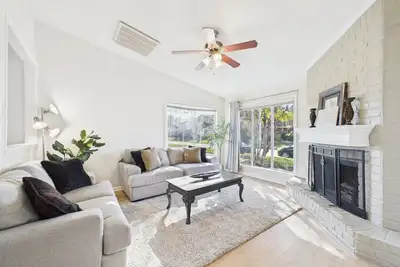 Image de The Courtside Retreat – Renovated Luxury Townhome