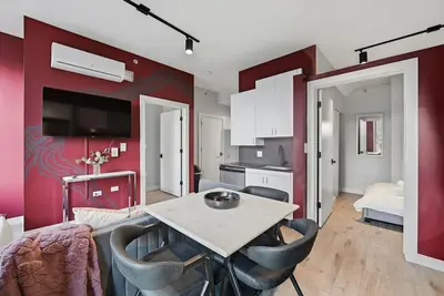 Image de Plymouth Collection: 2bd with Lobby, Gym, Rooftop